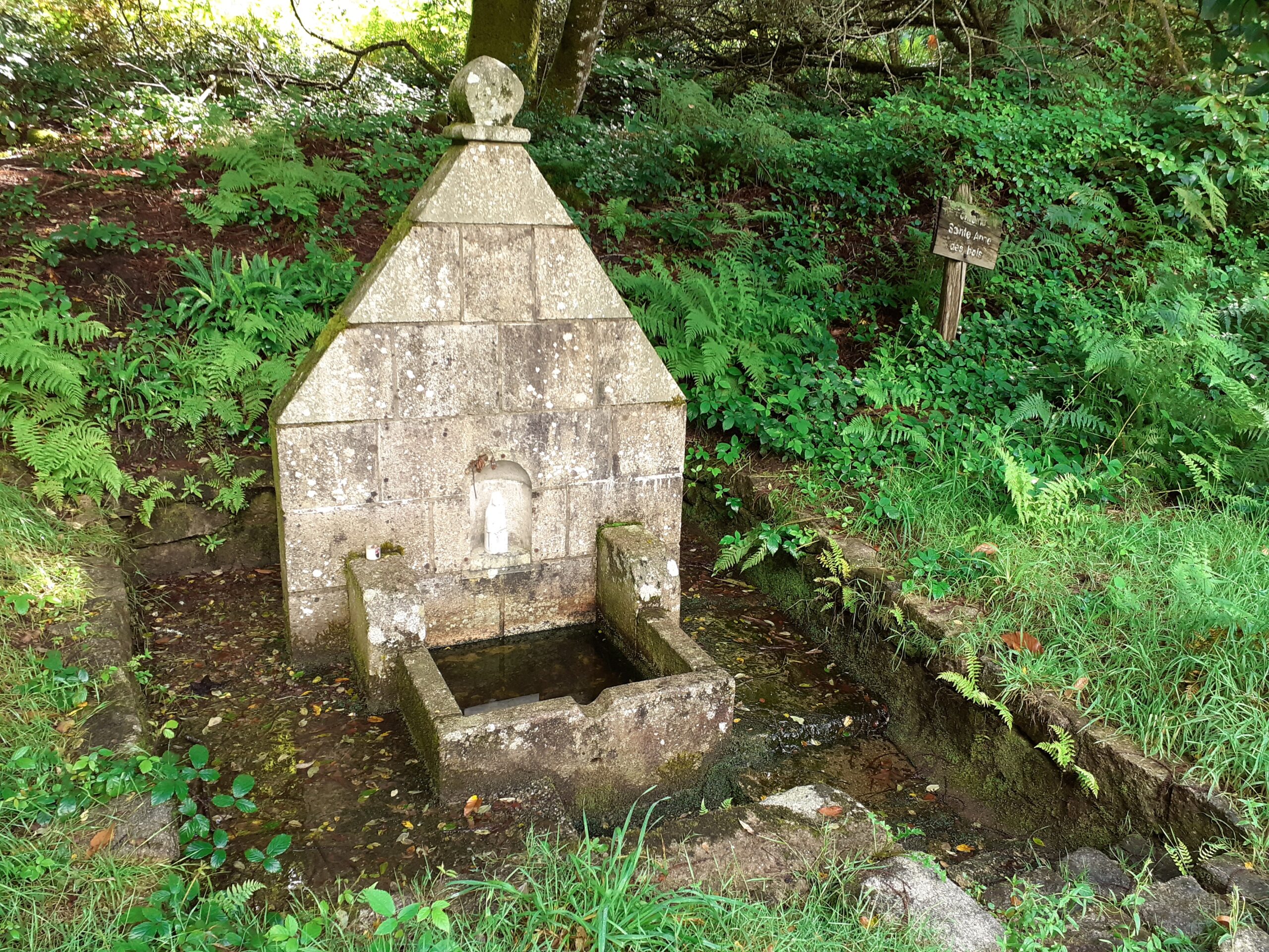 fontaine de Ste Anne des bois