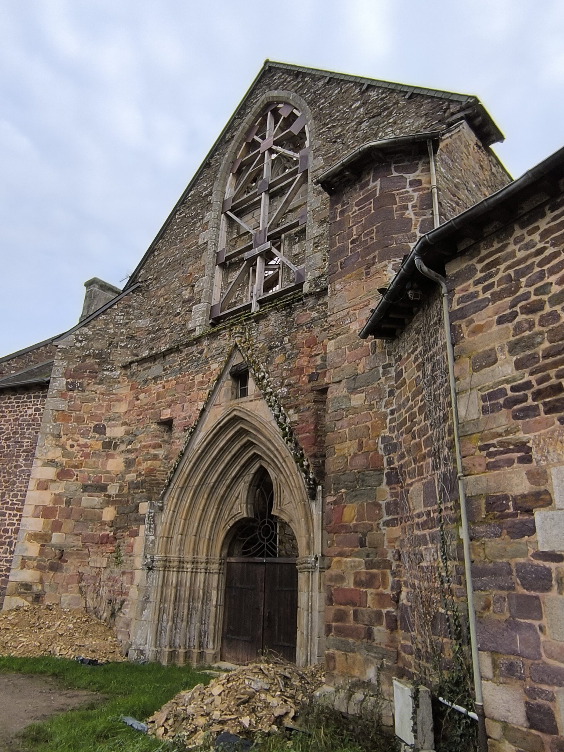 Eglise de l'Abbaye St Jacques de Montfort