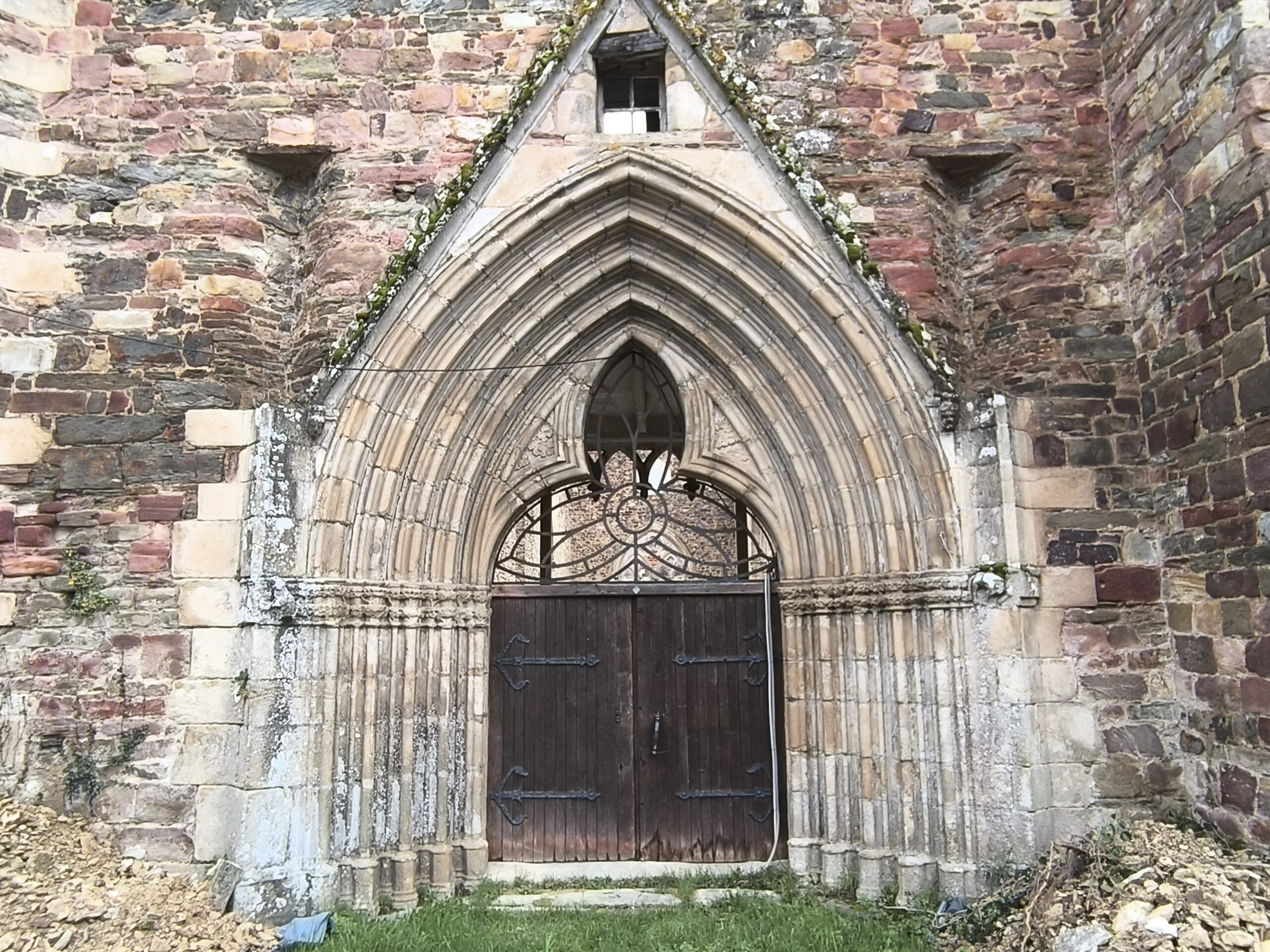 Eglise de l'Abbaye St Jacques de Montfort