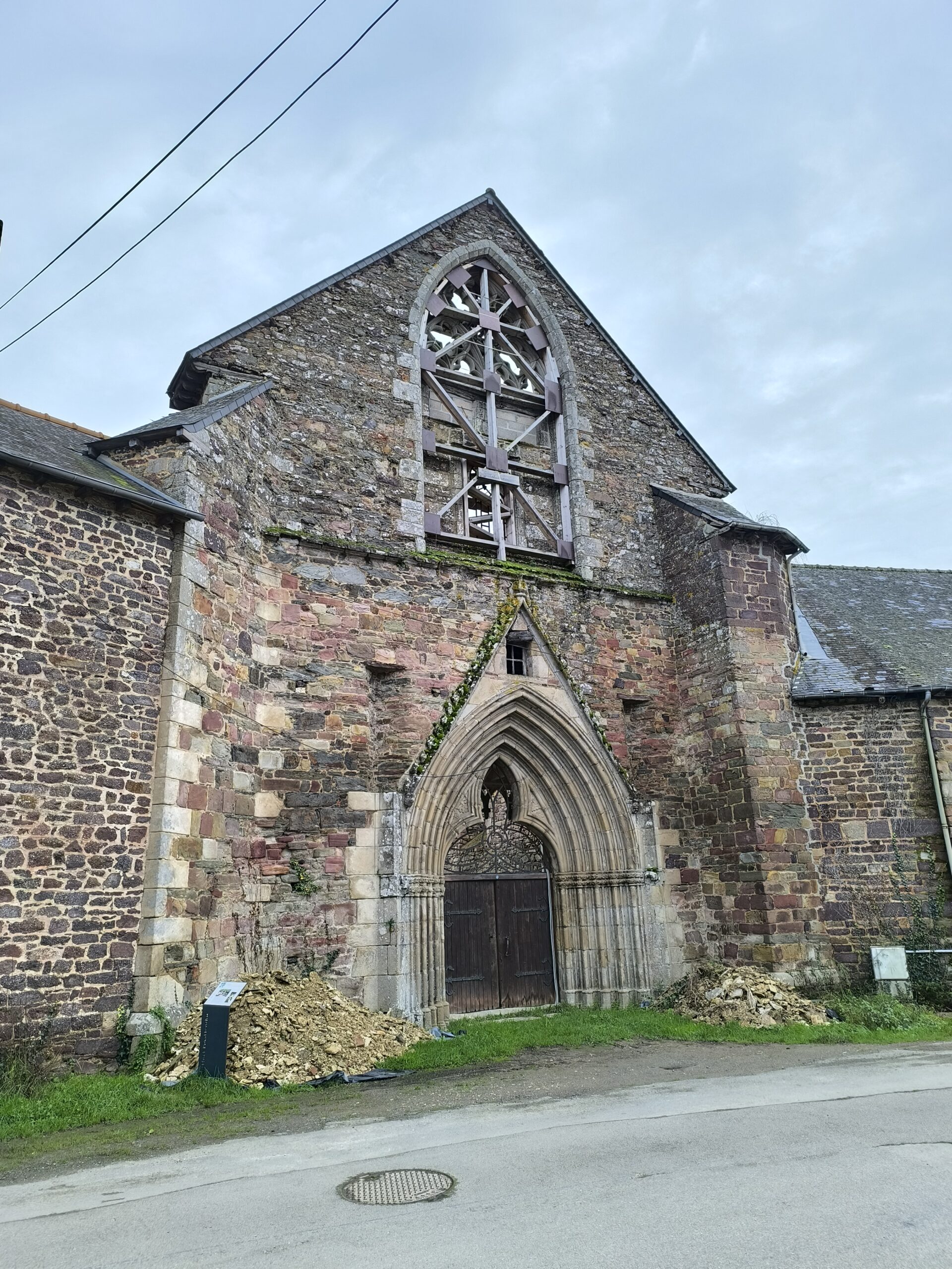 Eglise de l'Abbaye St Jacques de Montfort